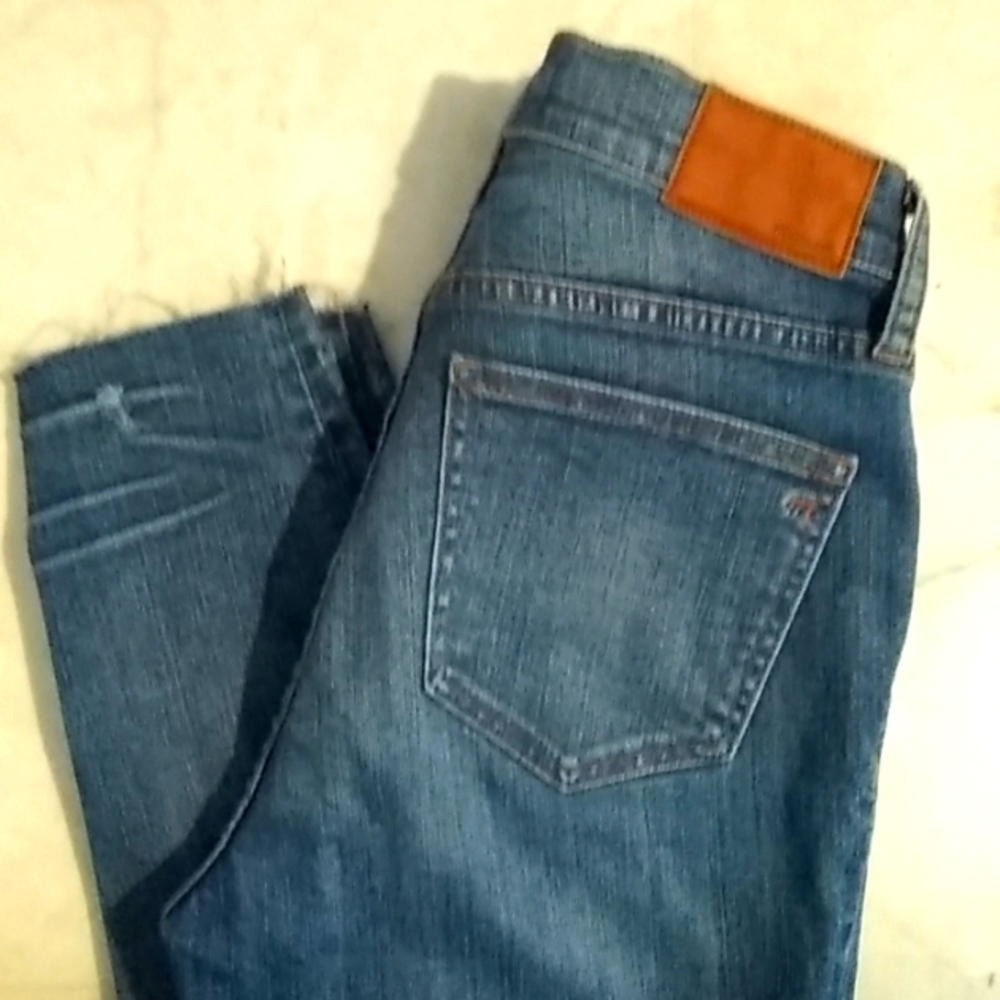 Madewell 9" high rise jeans.